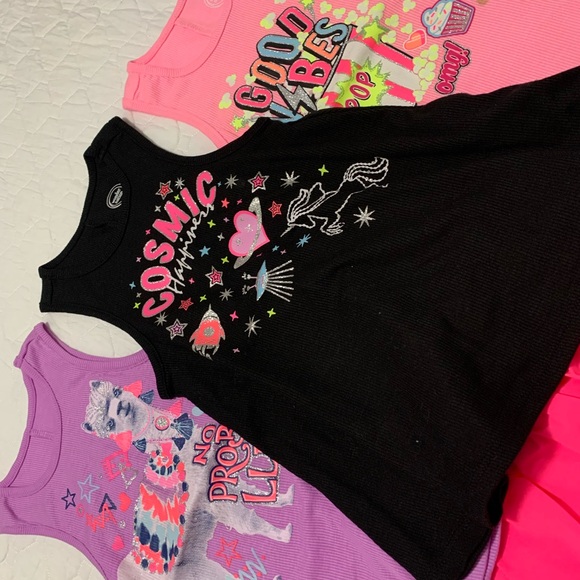 Girls Shorts and three tank tops bundle size 4-5 - Picture 2 of 6
